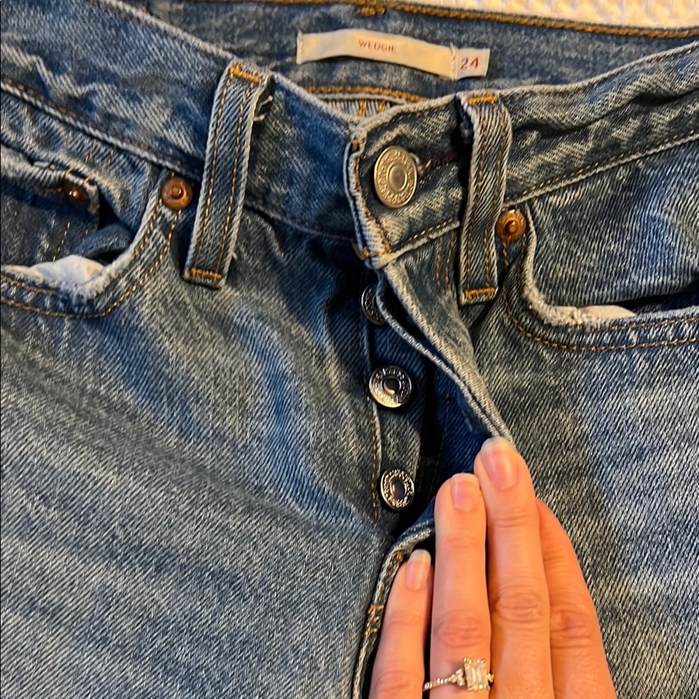 Classic Blue Distressed Women Jeans Levi’s - Picture 4 of 11